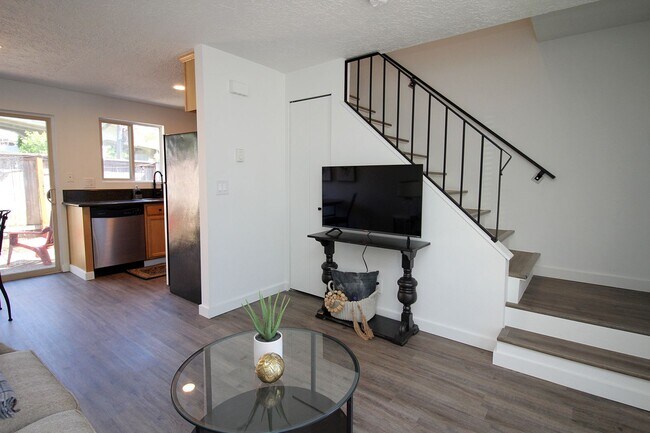Building Photo - Super Charming FULLY FURNISHED 1 Bedroom M...