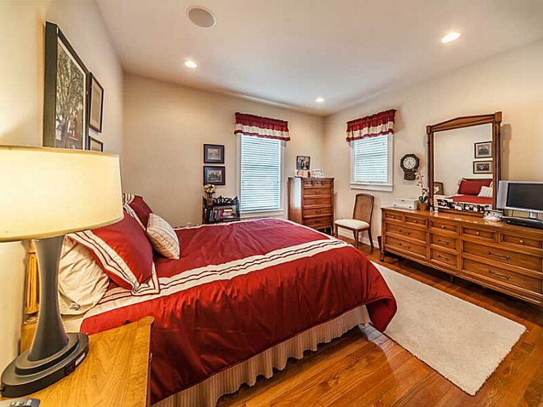 Large, well-lit bedroom - 876 Woodruff Place West Drive