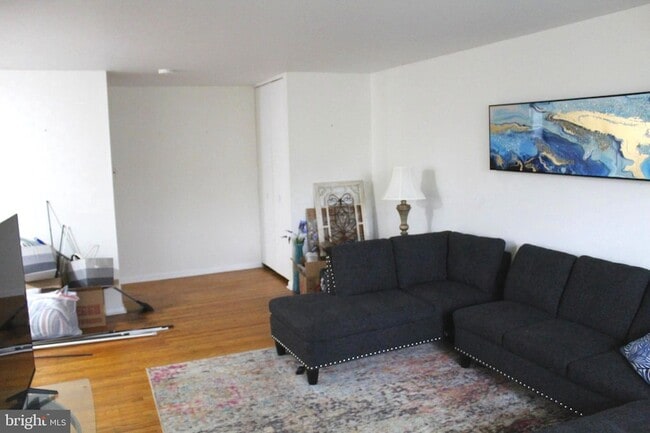 Building Photo - 5481 Vicaris St