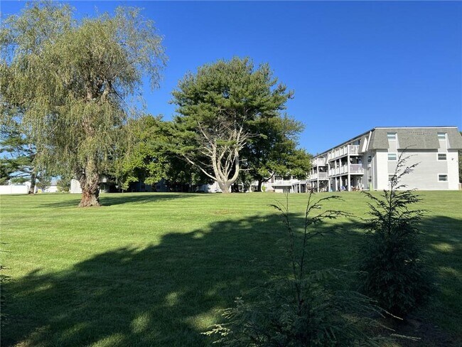 Building Photo - 354 S Pier Rd