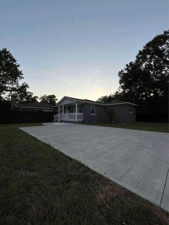 Building Photo - 2143 Shrimp St