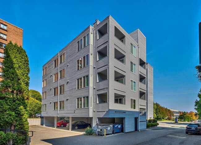 Building Photo - 2 bed 1.75 bath Apartment in Seattle