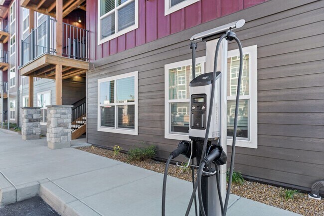 Building Photo - Summer Savings are Here! $500 Rent Credit ...