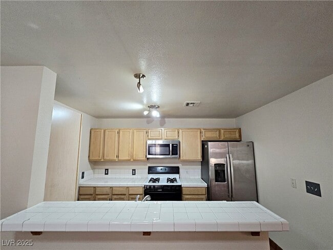 Building Photo - 8452 Boseck Dr