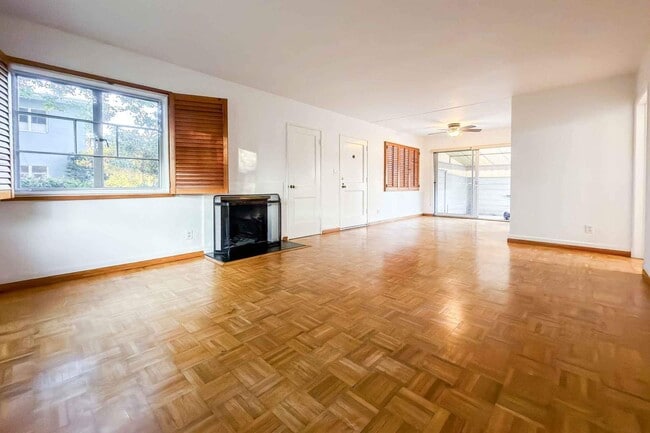 Building Photo - 5243 Village Green