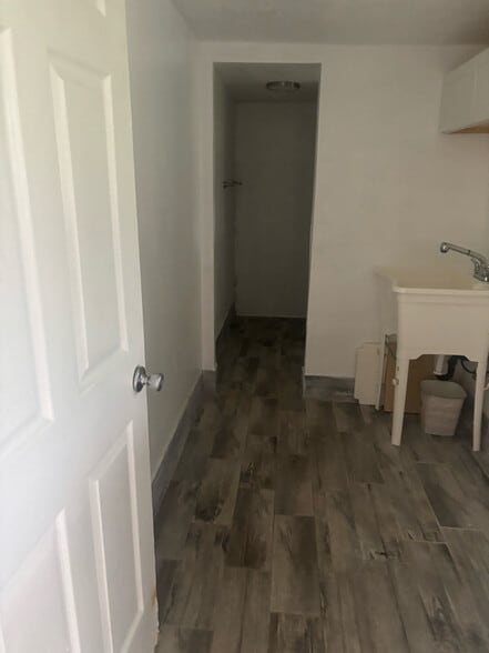 Building Photo - 18-7878-7878 Henele Rd