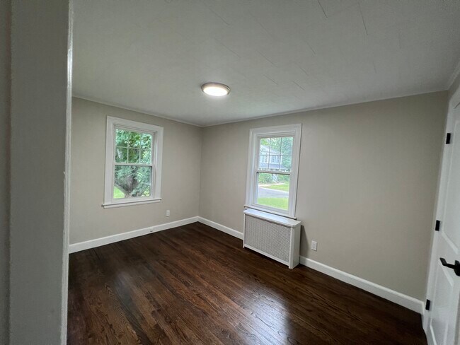 Building Photo - 296 Oak St