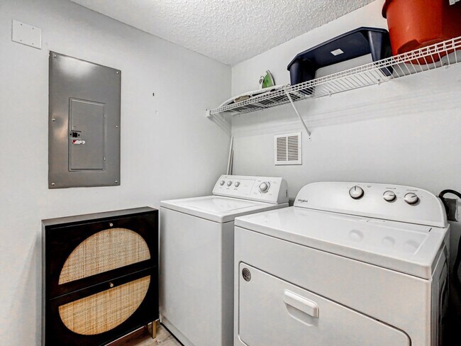 Building Photo - 4751 Ormond Beach Way