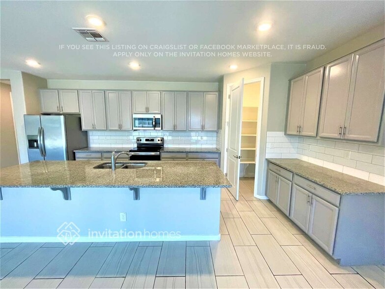 Building Photo - 19981 W Glenrosa Ave