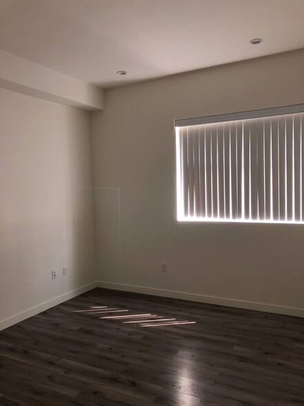 Building Photo - 6844 Woodman Ave