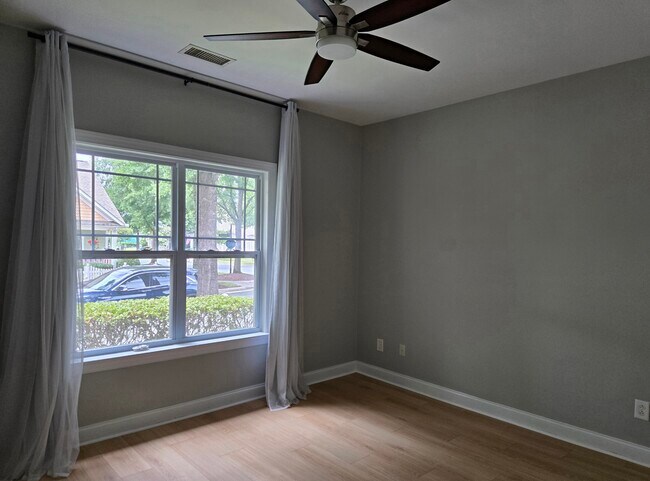 Building Photo - 8014 Ladys Secret Dr