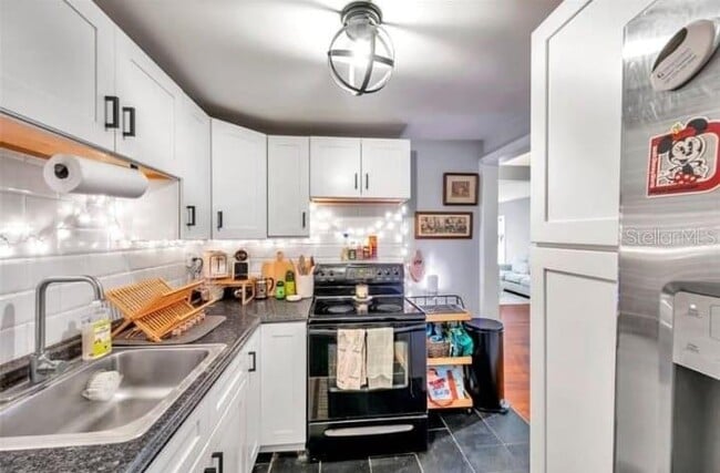 Building Photo - 1761 1/2 13th Ave S