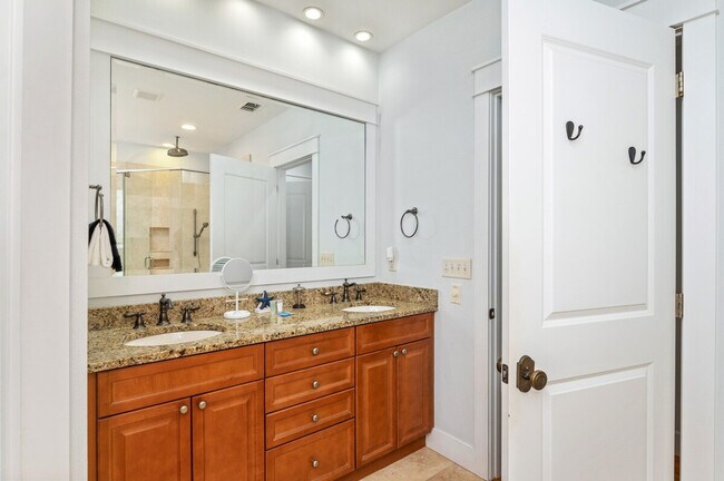 Building Photo - 87 Barracuda St