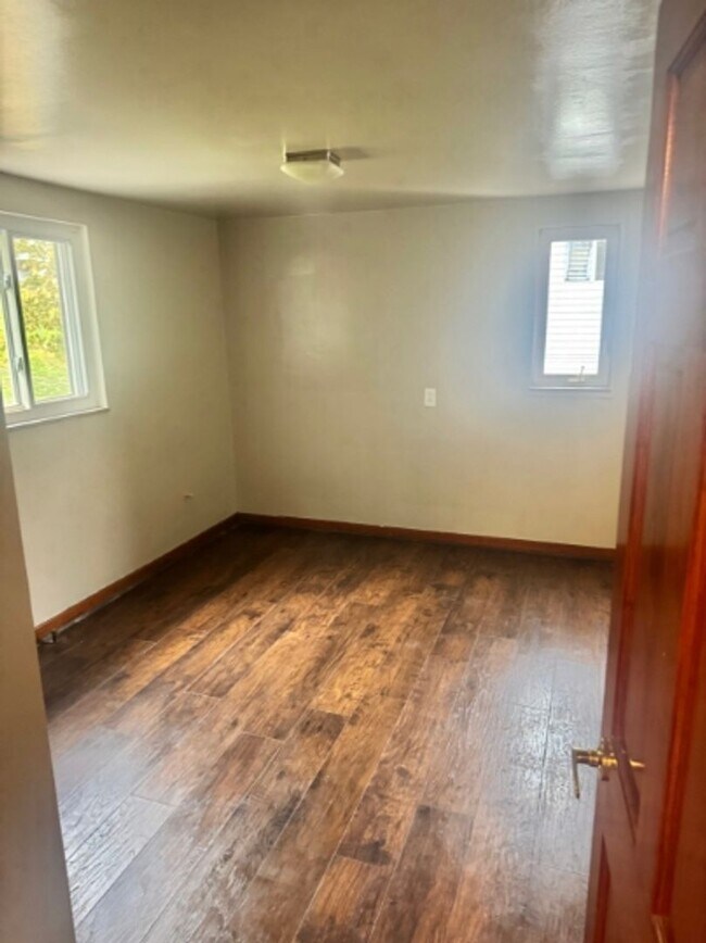 Building Photo - 350 Wylie Ave