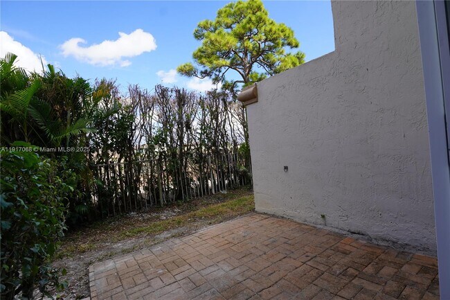 Building Photo - 14104 Glenmoor Dr