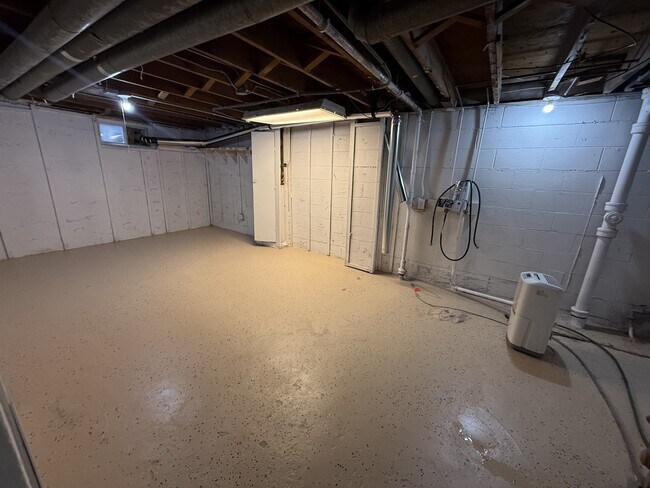 Building Photo - 3421 Fairlane Dr