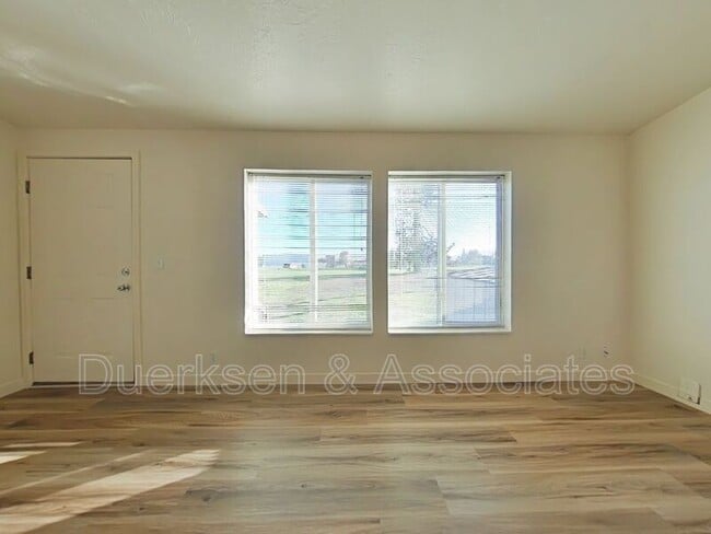 Building Photo - 415 Fir St