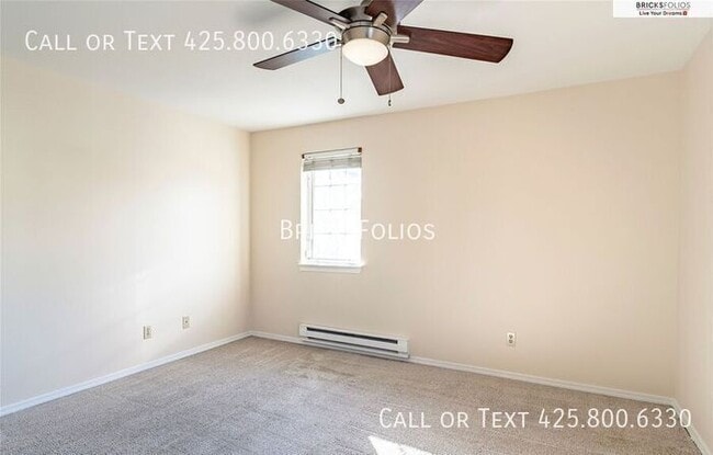 Building Photo - Bright & Modern End-Unit Townhome with Pool and Fitness Center