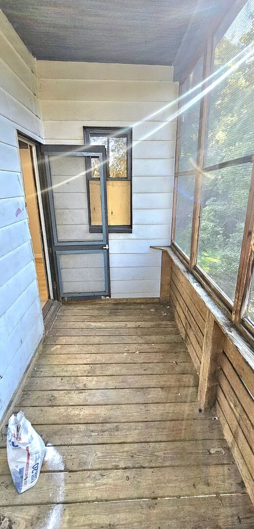 Building Photo - Spacious 5-Bedroom Bellevue Home with Sunroom & Massive Backyard