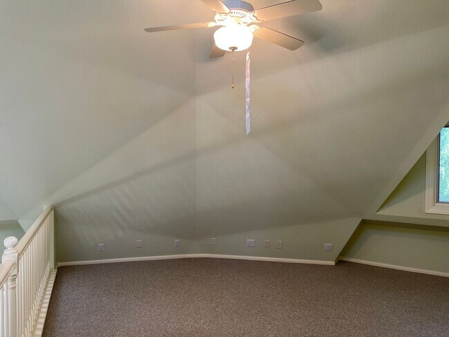 Building Photo - Amazing Riverfront Home for Rent