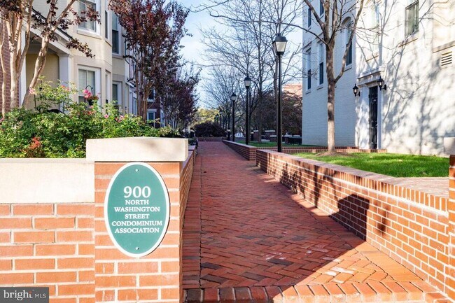 Building Photo - 910 Powhatan St