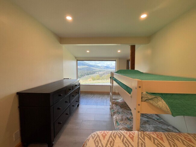 Building Photo - Rural 3 Bedroom, 2 Bath - Ruch & Applegate River Area