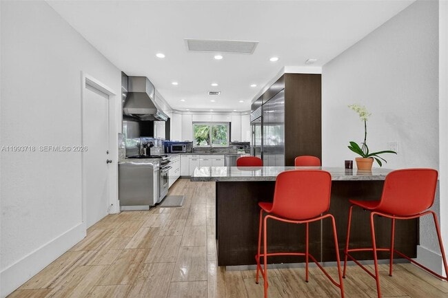 Building Photo - 3258 Riviera Dr