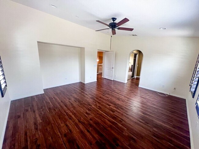 Building Photo - 5 bedroom Winchester home with a 3 car garage for LEASE!