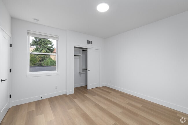 2BR, 2BA - 720SF - Clay Street Apartments