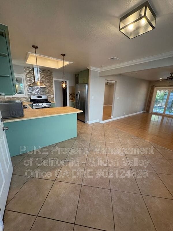 Building Photo - 2883 Vía Encinitas