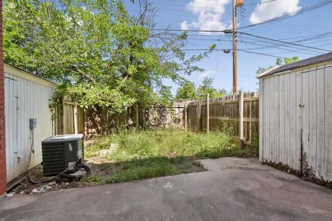Building Photo - 5800 Belmoor Dr