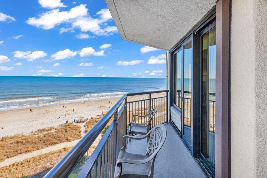 Building Photo - 2710 N Ocean Blvd