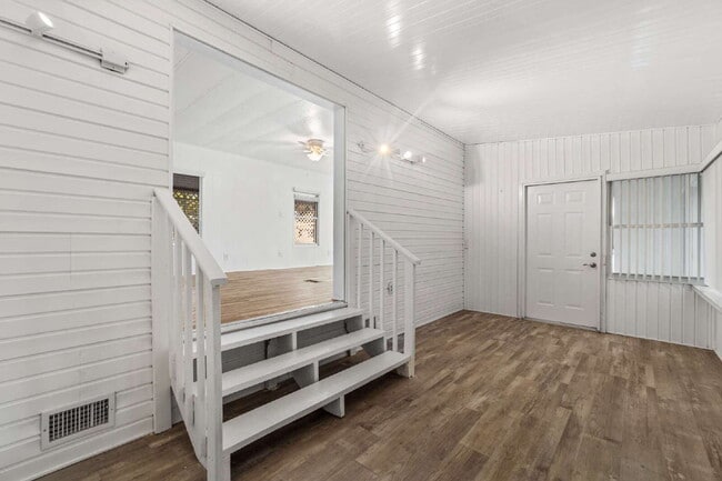 Building Photo - 2BR/2BA Manufactured Home in The Villages