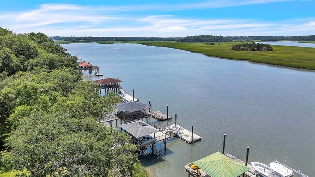 Building Photo - Gorgeous Waterfront Home on Isle of Hope