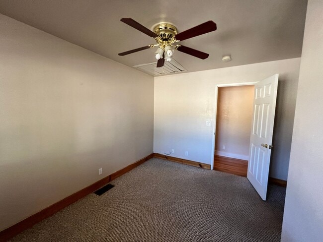 Building Photo - BEAUTIFUL Mountain Home