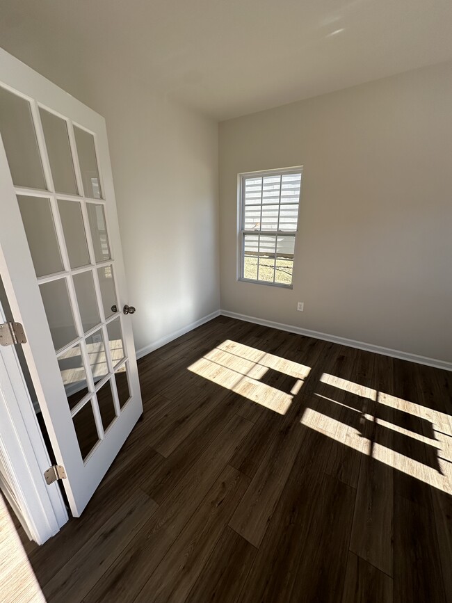 Building Photo - 220 Paneer Ln