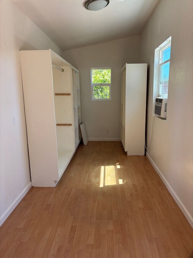 Building Photo - MOVE IN SPECIAL!!!! Charming 3 bedroom 2 bath home Sebastopol!!