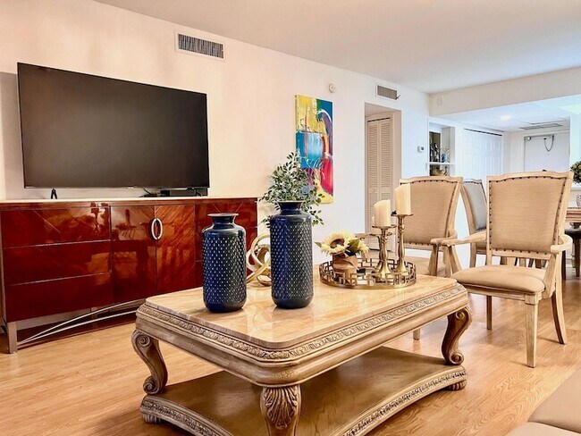 Building Photo - 3010 N Course Dr