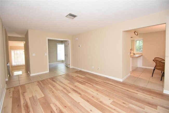 Building Photo - 6 Broadmore Cir