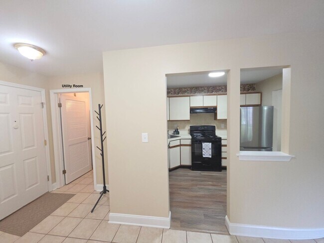 Building Photo - Rare opportunity! Furnished 2nd fl condominium boasting 2 large bedrooms, 2 full bathrooms, forma...