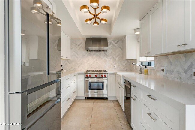 Building Photo - 5801 E Surrey Dr