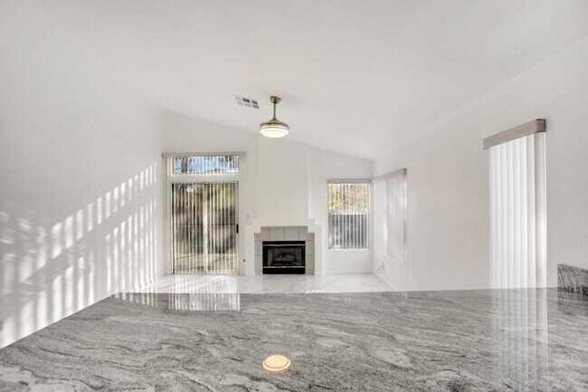 Building Photo - Single Story, 3 Bedroom, Peccole Ranch Beauty