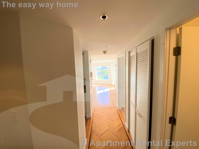 Building Photo - 931 Massachusetts Ave