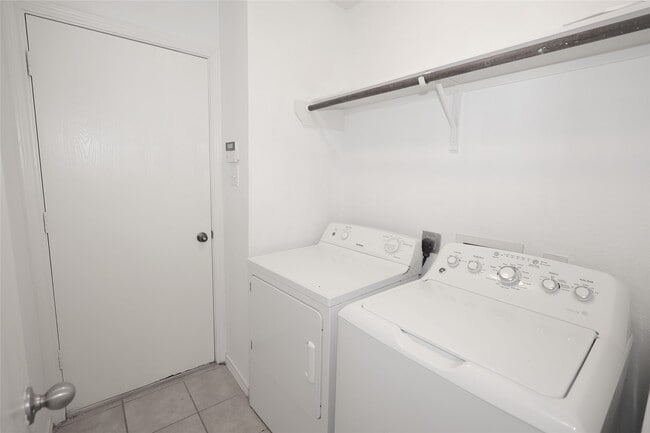 Building Photo - 142 Thunder Basin Dr