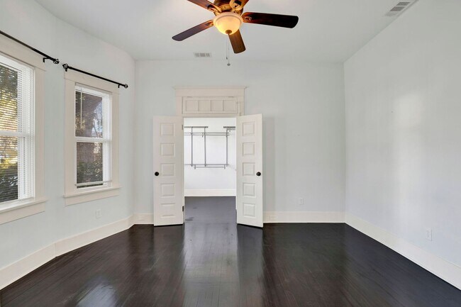 Building Photo - Thomas Square Home