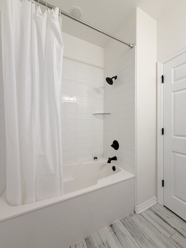 Building Photo - Gorgeous Home - MUST SEE!!