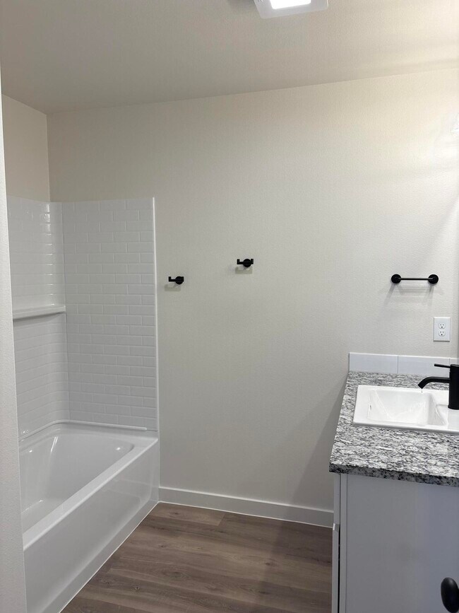 Building Photo - 2145 Langford Ave