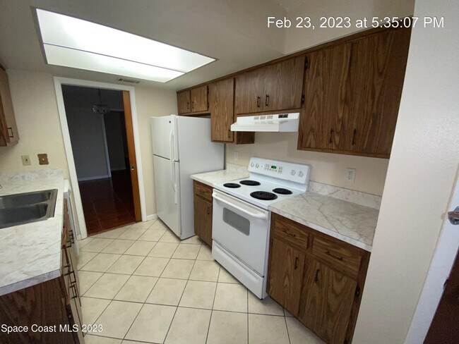 Building Photo - 304 Darrow Ave