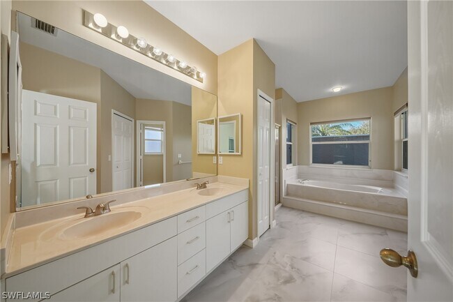 Building Photo - 128 Heritage Way