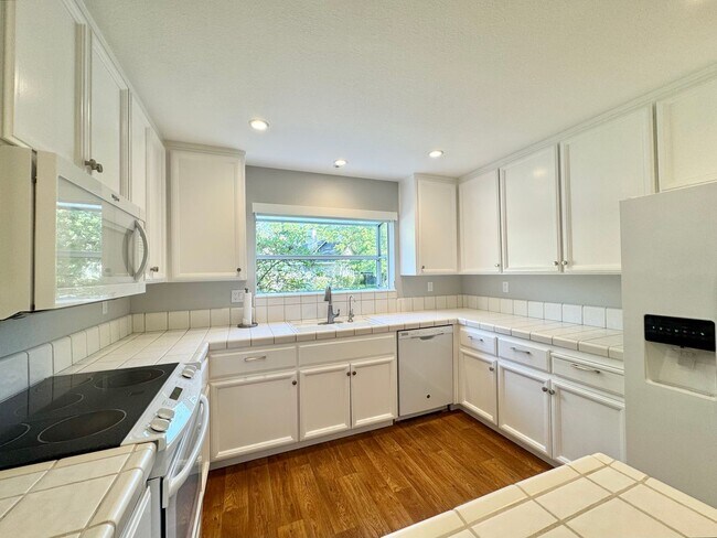 Building Photo - Napa, Gated Community Single Story 2 Bedro...